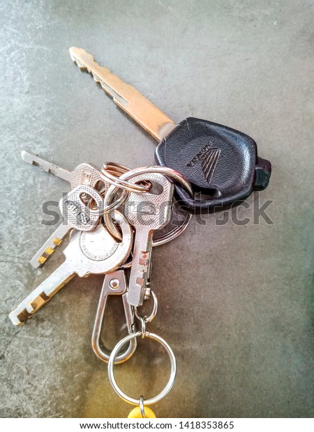 Filming date 07-06-2019 Nonthaburi - in\
Thailand\
Mosai car keys and house\
keys.