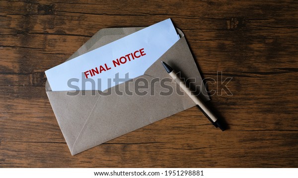 Final
notice bills on wood background, Email
concept.