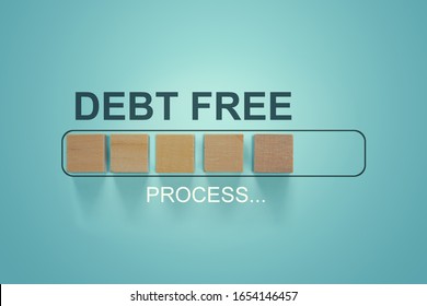 Finanzkonzeption, Geschäftskonzept: Woodblocks mit dem Wort Debt Free in der Ladeleiste Fortschritt. Stellt die Tilgungsplanung und das Geldmanagement dar. Erhöhung der finanziellen Liquidität zur Begleichung von Schulden.