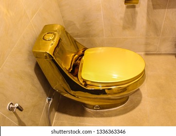 Find Aflush Toilet Bathroom With Gold, Ventilators, Draining Things, Gradual Flow, Drainage, Waste, Waste, A Few Minutes.