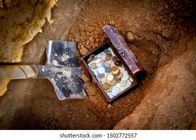 Find Treasure With Money Using Shovel.