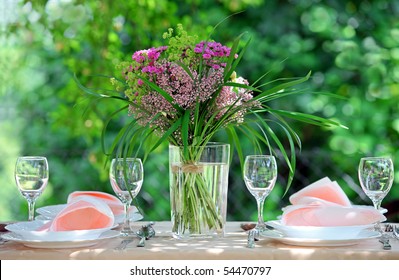 Fine Banquet Table Setting With Bouquet