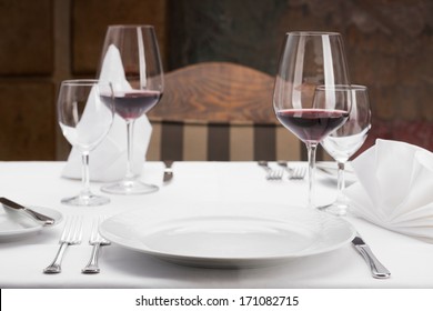 Fine Dining Restaurant/Fine Dining Restaurant. Dinner Table Place Setting.