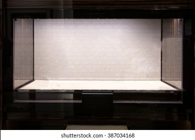 Fine Panoramic Empty Glass Showcase Display For Luxury Product