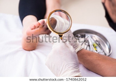 Finger injured woman visiting male doctor traumatologist