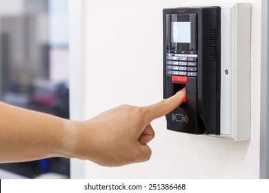 Finger print scan for unlock door security system 