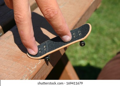 Finger Skateboard Toy