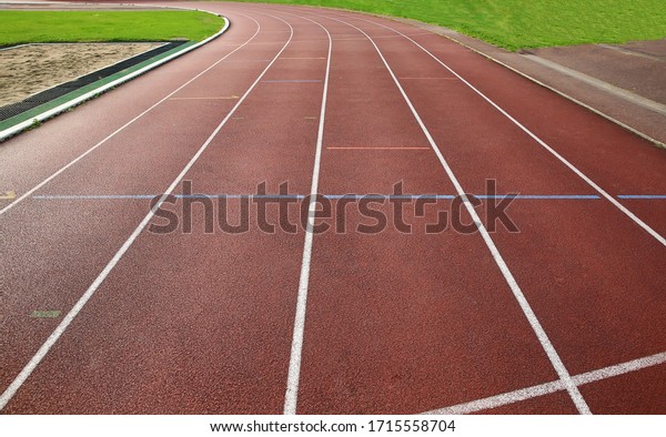 Finish lines - sign on\
the running track