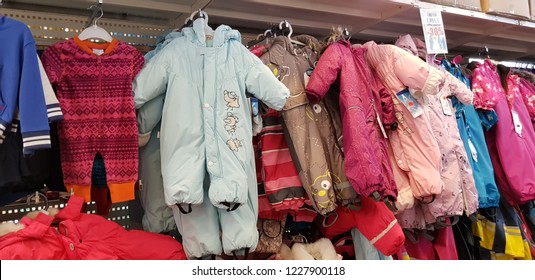 子供服選ぶimages Stock Photos Vectors Shutterstock