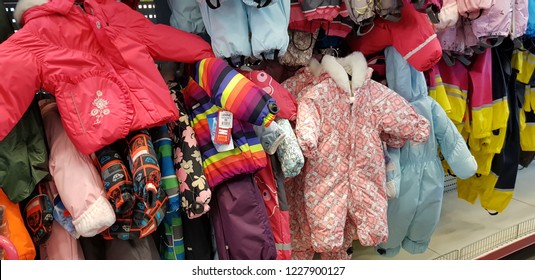 子供服選ぶimages Stock Photos Vectors Shutterstock