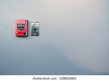 Fire Alarm On White Concrete Wall. Warning And Security System. Emergency Equipment For Safety Alert. Red Box Of Fire Alarm On Wall Of School, Hospital, Factory, Office, Apartment, Or Home. Pull Down.