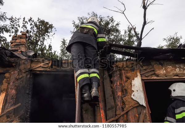 Fire brigade extinguishes\
fire