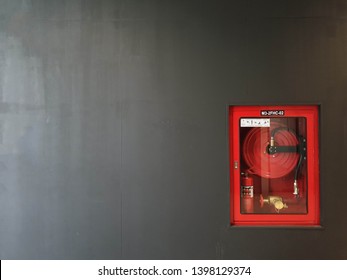 Fire hose reel and fire hose cabinet