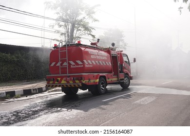 Fire trucks that come and are ready to be at the location of the furniture warehouse fire. : Yogyakarta, Indonesia - 12 May 2022