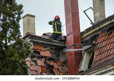 10,645 Collapsed Roof Images, Stock Photos & Vectors | Shutterstock