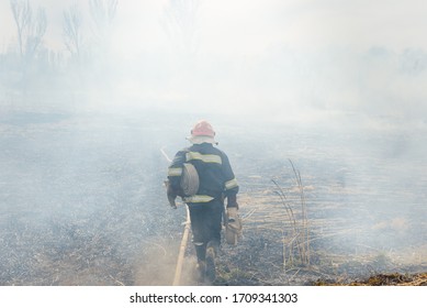 Firefighters Battle A Wildfire. Firefighters Spray Water To Wildfire. Australia Bushfires, The Fire Is Fueled By Wind And Heat.