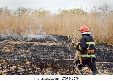 Firefighters Battle A Wildfire. Firefighters Spray Water To Wildfire. Australia Bushfires, The Fire Is Fueled By Wind And Heat.