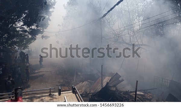  Firefighters struggled to
extinguish the fire that set fire to a raised house and a kiosk at
the East Banjir Kanal Riverbank, (Saturday, July 13,
2019)
