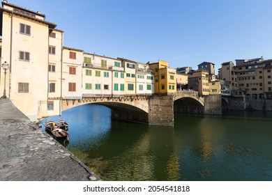 Firenze, Italy - August 16, 2021: Street View Of Ponte Vecchio In Firenze.