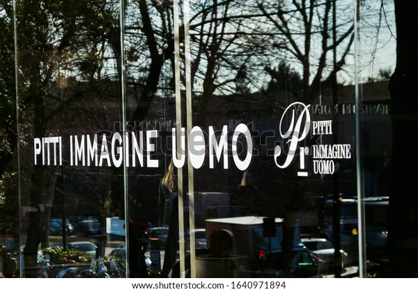 FIRENZE,ITALY:JAN,12,2009: pitti immagine opens the\
door to customer, the biggest and most important fair for fashion\
and retail shops in\
italy