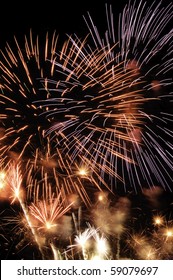 Стоковая фотография: Fireworks extravaganza