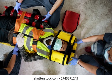 First aid for injuries in work accidents. Using first aid equipment support to loss of feeling or loss of normal movement and Loss of function in limbs, First aid training to transfer patient. - Powered by Shutterstock