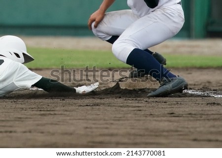 A first baseman attempting to touch a runner returning to first base during a baseball game.
