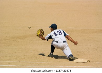 
First Baseman Catching