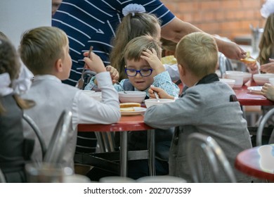 First Graders Eat In The School Cafeteria. Lunch In The Dining Room On September 1st. Moscow, Russia, September 2, 2019