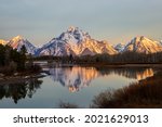 The first light of the sunrise over Mount Moran as seen from Oxbow Bend in Grand Teton National Park (Wyoming).