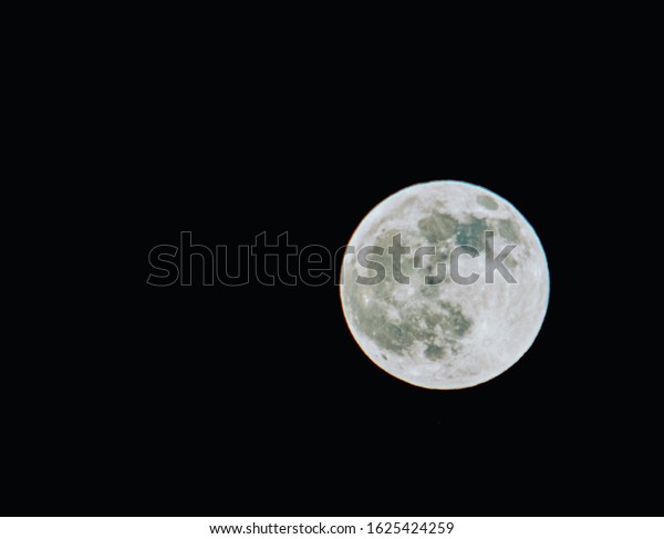 The\
first Woolf moon of 2020  from Bedfordshire in the\
uk