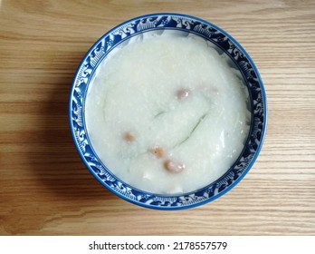 fish porridge with peanuts and scallions