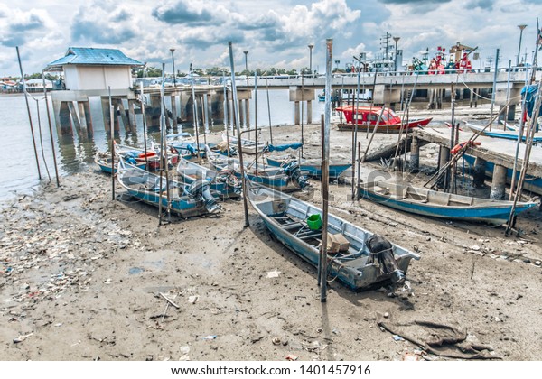 Fisherman Boats Low Tidenorth Port Port Stock Photo Edit Now 1401457916