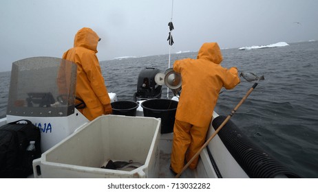 Inuit Fishing Boat Gorsel Stok Fotograf Ve Vektorleri Shutterstock