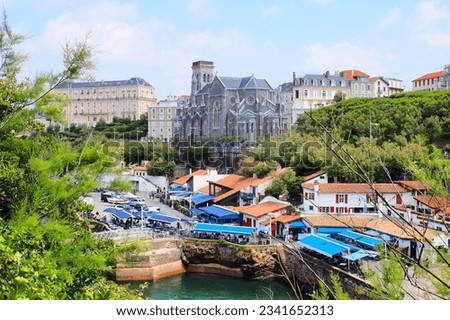 The fishermen's port of Biarritz is located on the seafront promenade: this very small place has kept its charm of yesteryear, with its fishermen's houses (called 