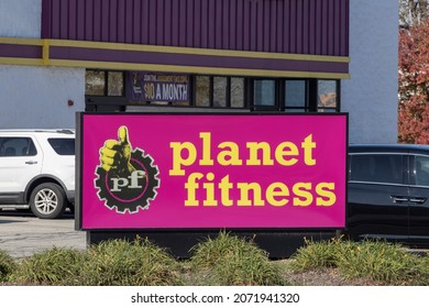 Fishers - Circa November 2021: Planet Fitness Local Gym And Workout Center. Planet Fitness Markets Itself As A Judgment Free Zone.