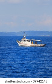 Fischerboot im Ionischen Meer in Griechenland