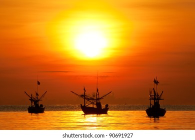 148,740 Fishing boat sunrise Images, Stock Photos & Vectors | Shutterstock