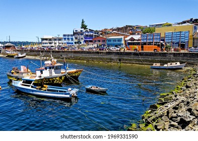 Fishing Boats In Castro Bay, Chiloé Island In Chile's Lake District. 11th Of January 2014 - Castro Chile, South America