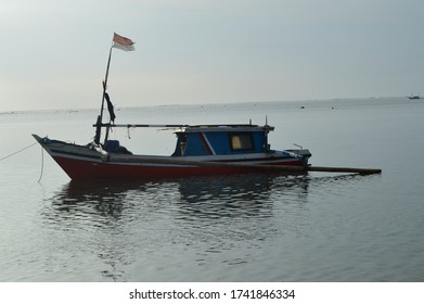 Fishing boats that are leaning on the beach after going to sea