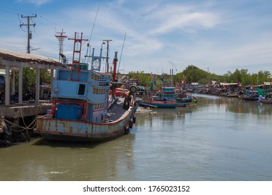 Fishing Boats Waiting For The Rising Tide To Go Fishing In The Gulf Of Thailand