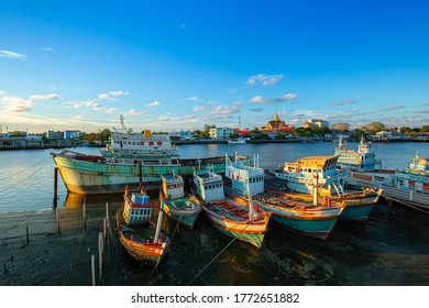 Fishing Boats Waiting For The Rising Tide To Go Fishing In The Gulf Of Thailand