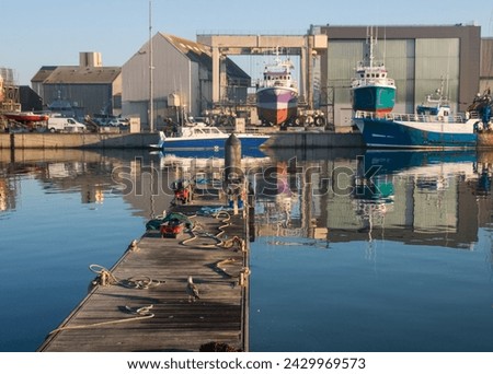 
The fishing port of Les Sables d'Olonne lives at all hours of the day and night, to the rhythm of the tides. The port of Les Sables is a natural port, formerly called Havre d'Olonne.
