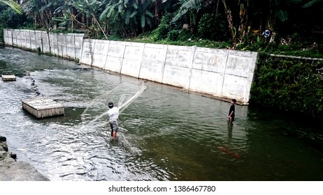 Fishing using fishing net in the river