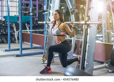 Fit Girl Doing Lunges With The Smith Machine.