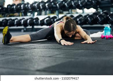 Fit Girl Red Short Hair Gym Stock Photo 1102079417 | Shutterstock