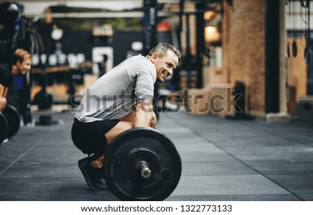 Foto Bild Langhantel mit Gewichten in einem Fitnessstudio