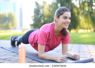 71,991 Plank Woman Images, Stock Photos & Vectors | Shutterstock