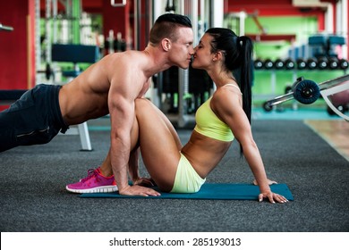 Fitness Couple Workout - Fit Mann And Woman Train In Gym