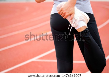 Fitness women She stretched the leg muscles. Prepare to run in the running track